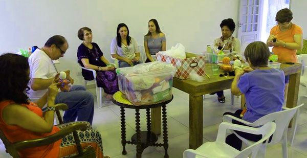 Mãos que Dançam e Bordam