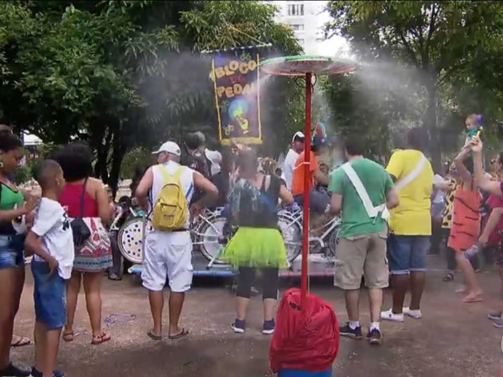 Bloco do Pedal Chuveirinho