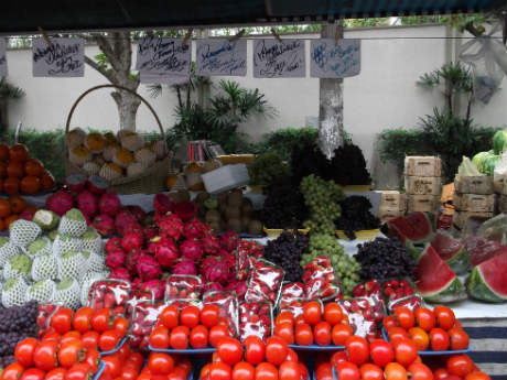 Mercados e sacolões no feriado de Páscoa