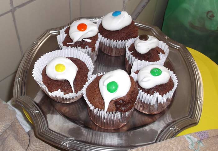 Negócios e ovos de chocolate na Páscoa